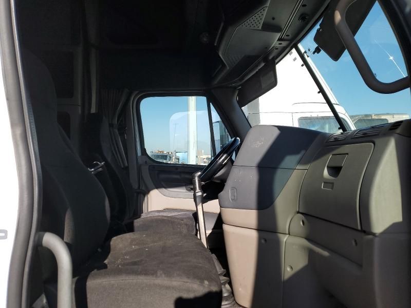 2011 Freightliner Cascadia Semi Truck