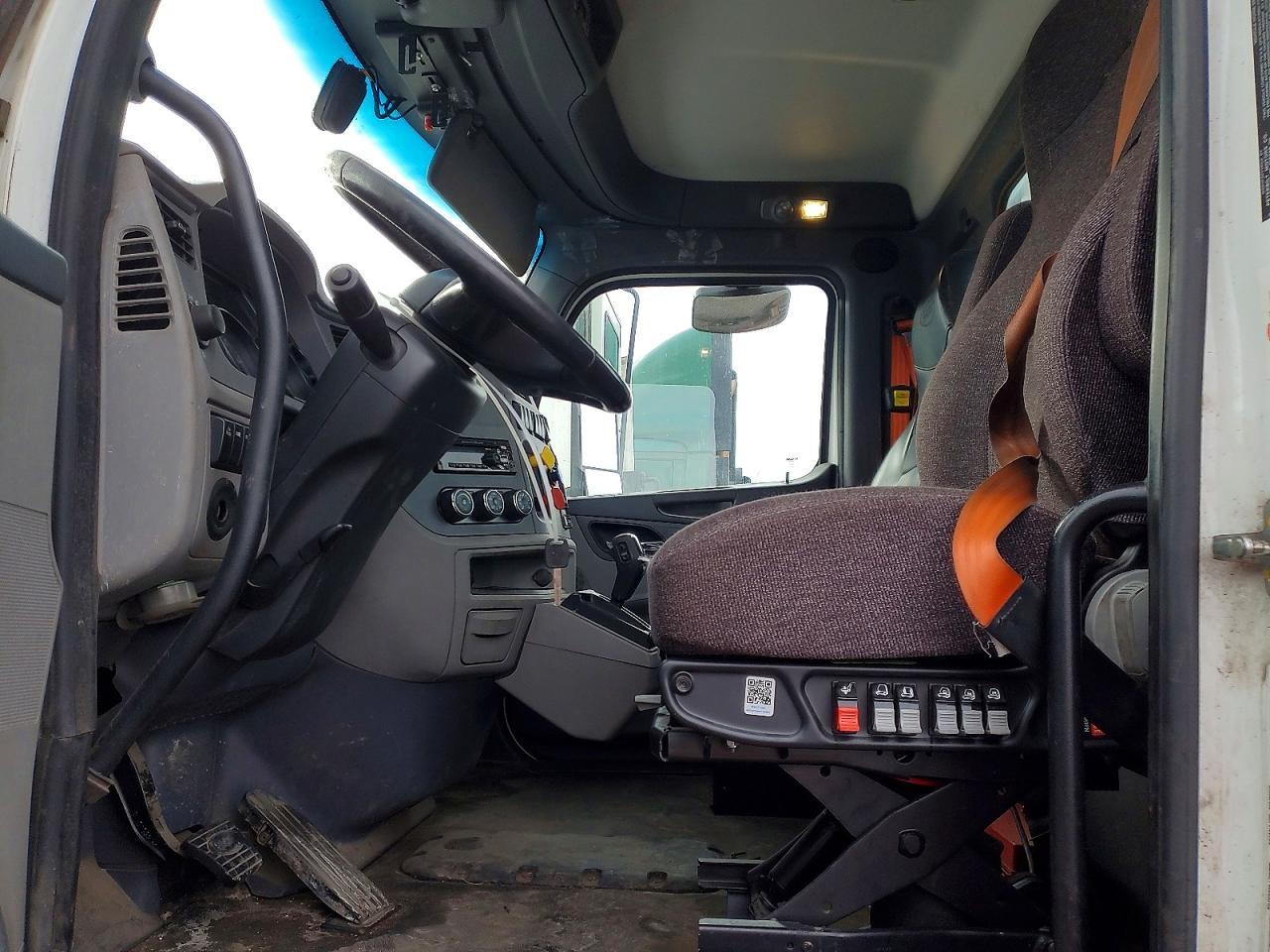 2017 Peterbilt 579 Semi Truck