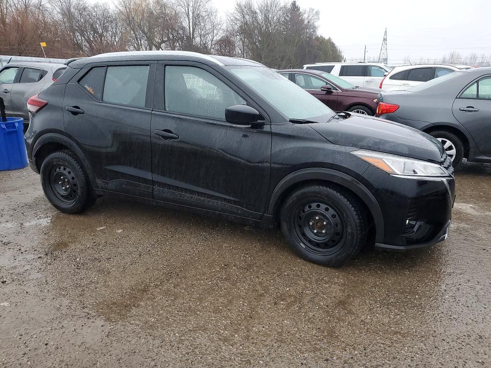 2022 Nissan Kicks sv