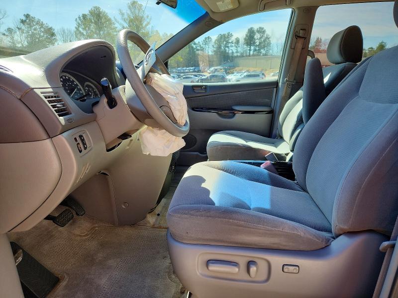 2005 Toyota Sienna le 7 Passenger