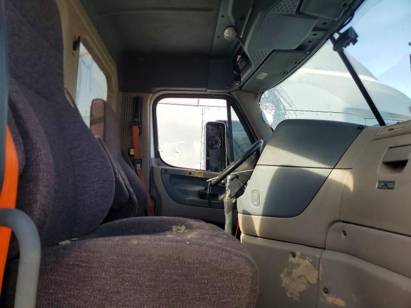 2015 Freightliner Cascadia Semi Truck