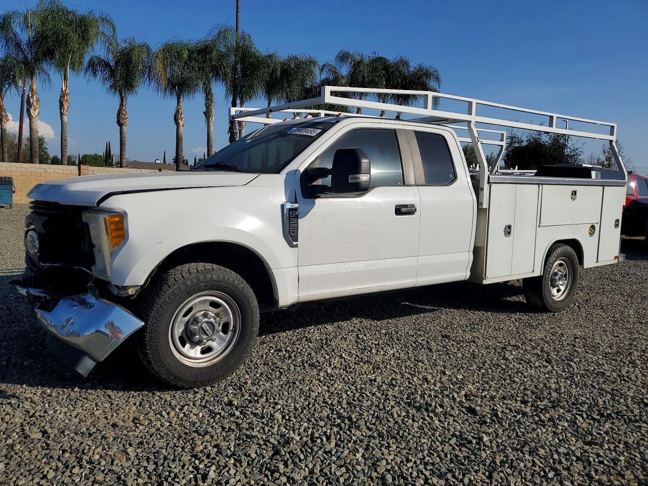 2017 Ford F350 Super Duty Utility / Service Truck