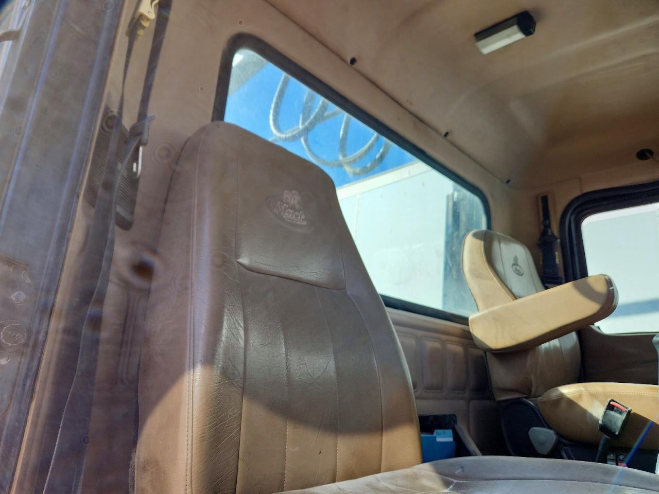 2005 Mack CV713