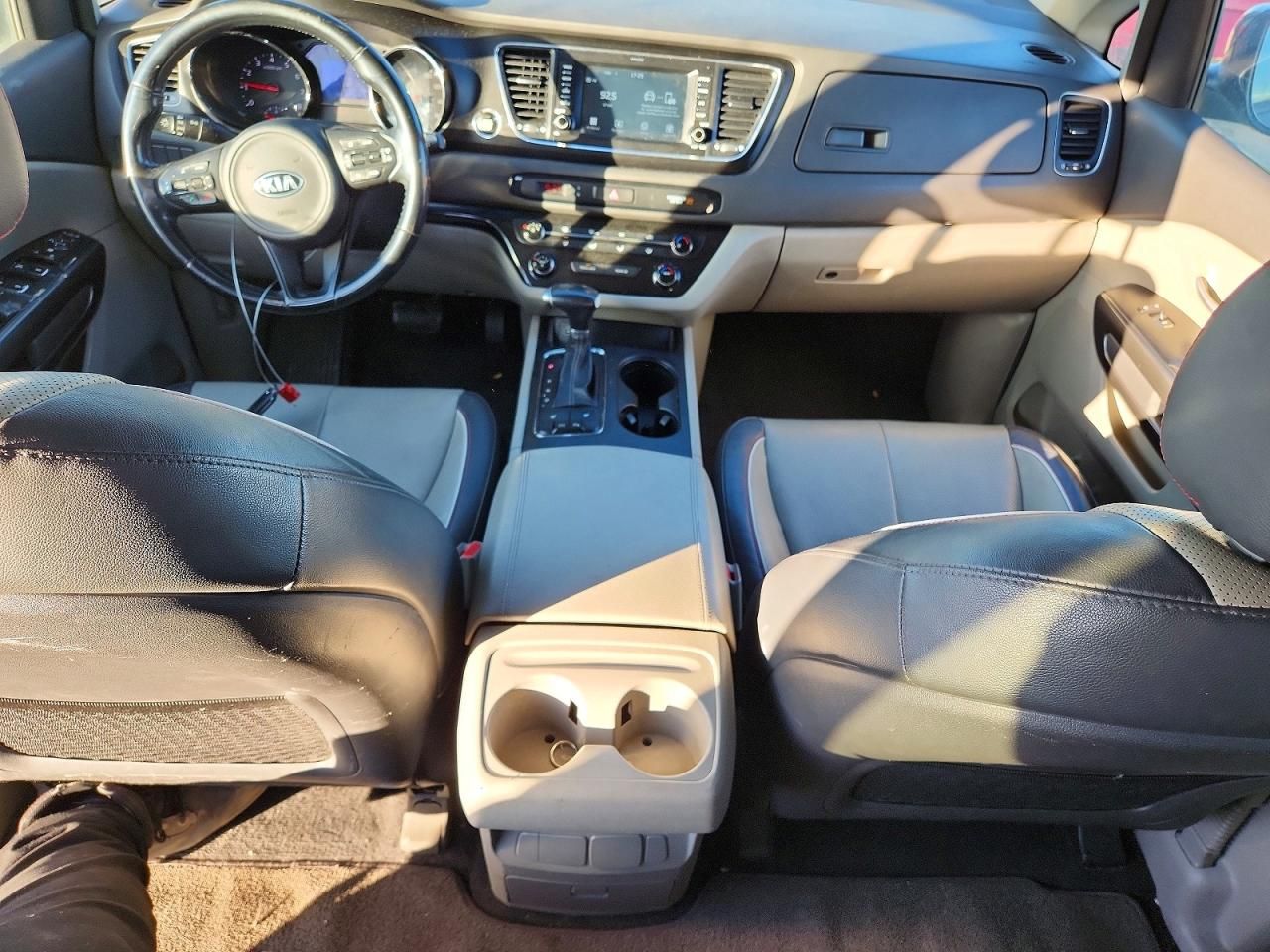 2017 KIA Sedona lx
