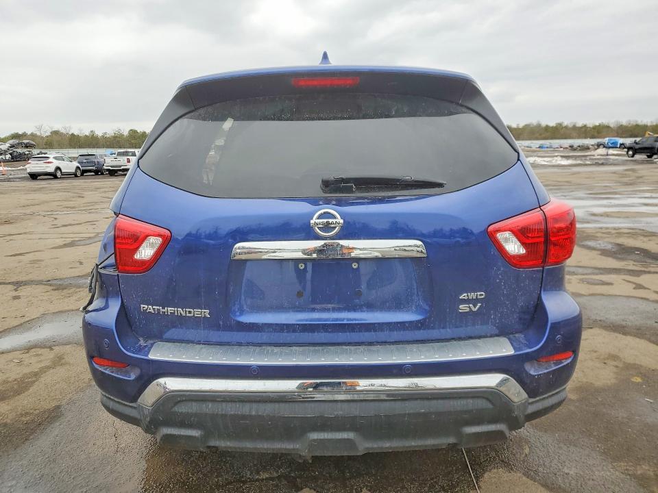 2020 Nissan Pathfinder sv