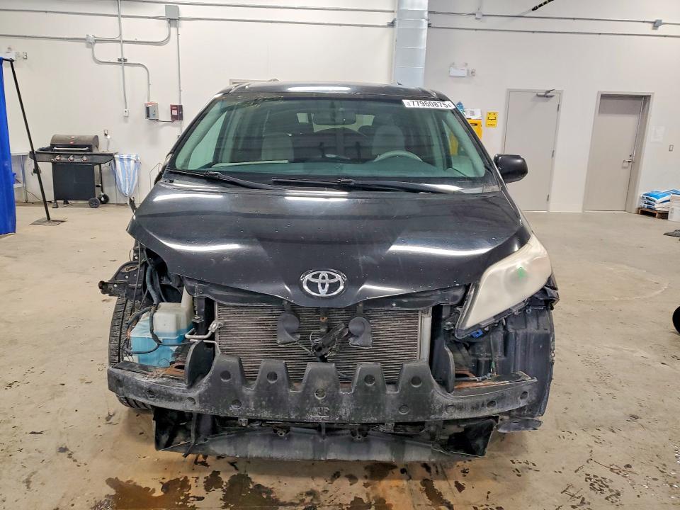 2012 Toyota Sienna le