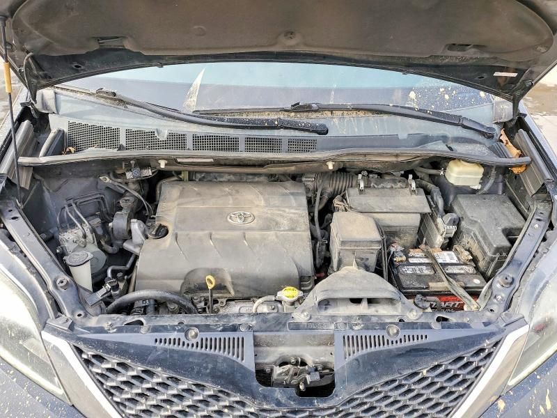 2015 Toyota Sienna Sport