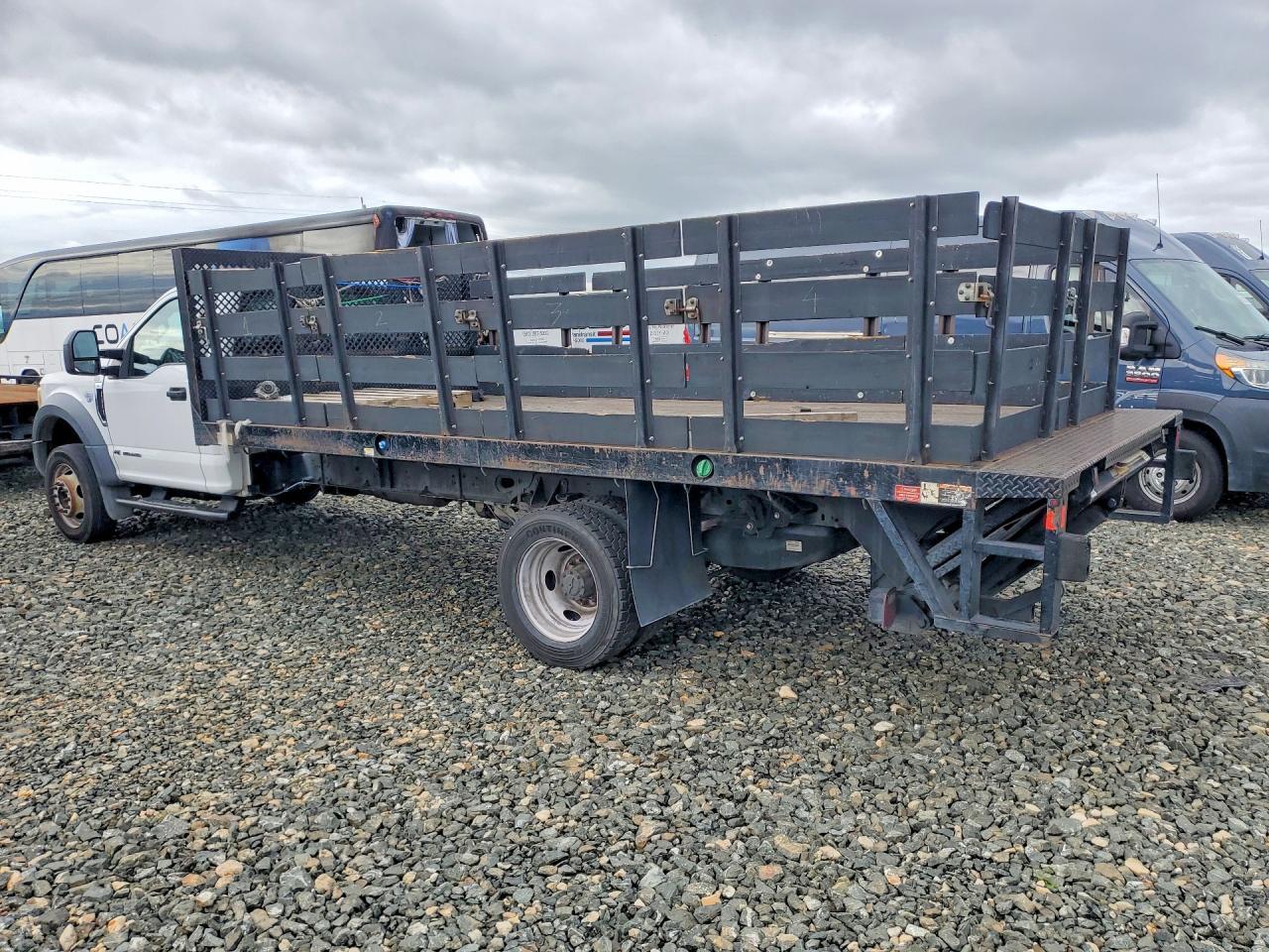 2017 Ford F450 Super Duty Flatbed Truck