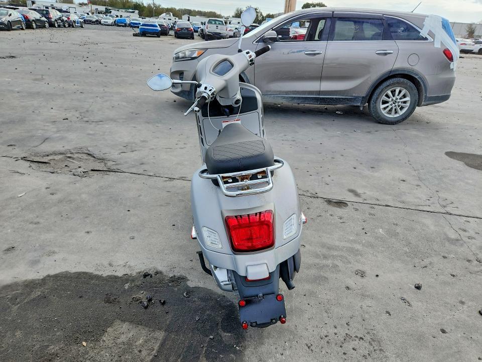 2023 Vespa GTS/SEI Giorni 300
