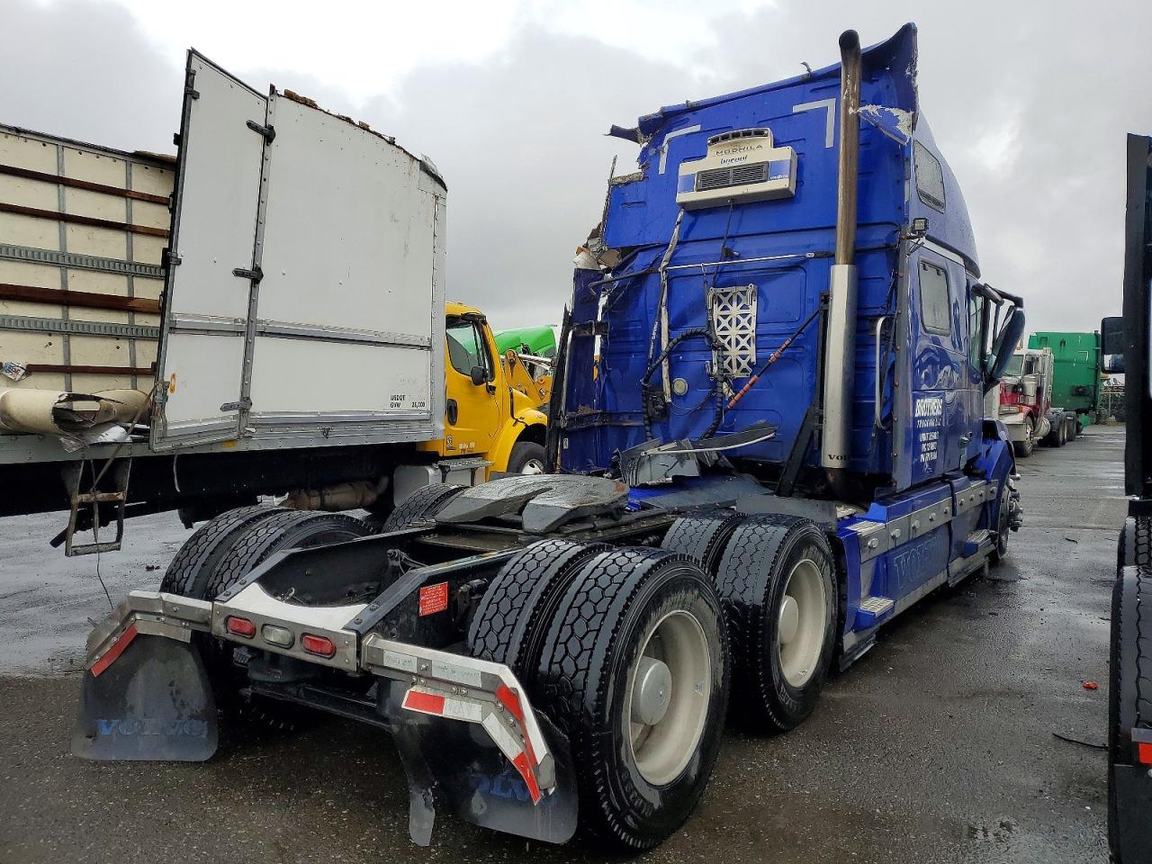 2015 Volvo VNL Semi Truck