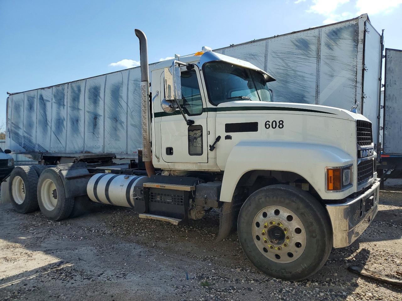 2020 Mack PI64T Semi Truck
