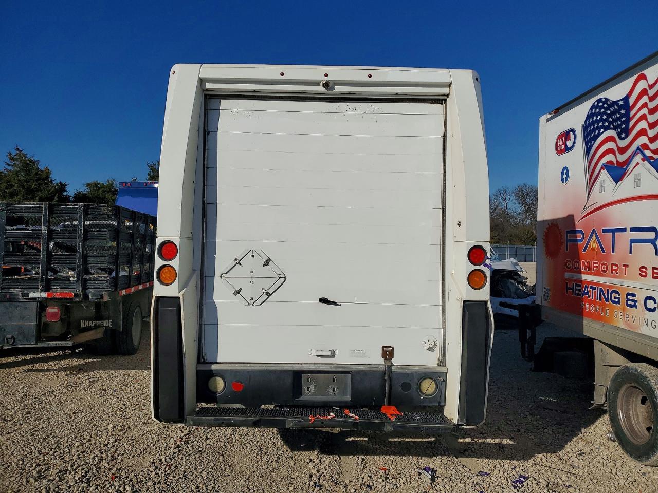 2013 Isuzu NPR Delivery Truck