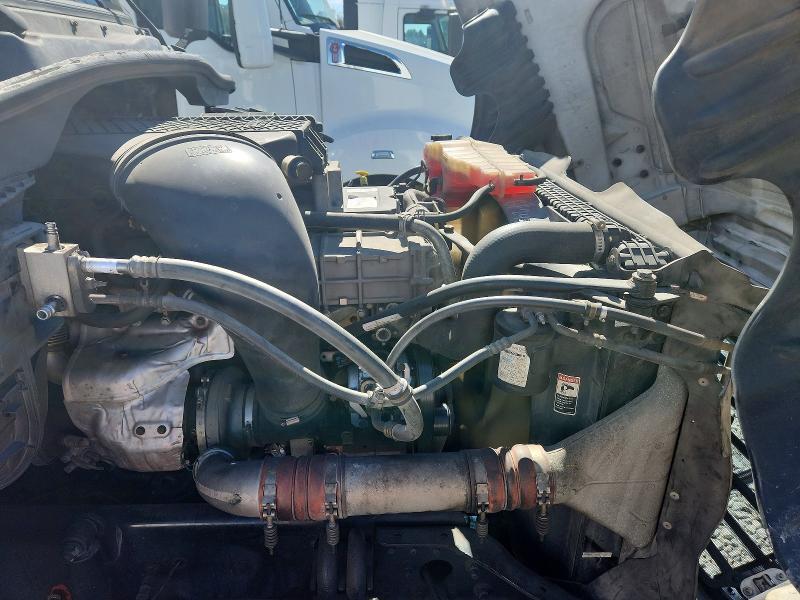 2015 Freightliner Cascadia Semi Truck