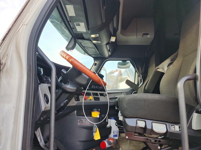 2020 Freigliner 2020 Freightliner Cascadia 126 Semi Truck