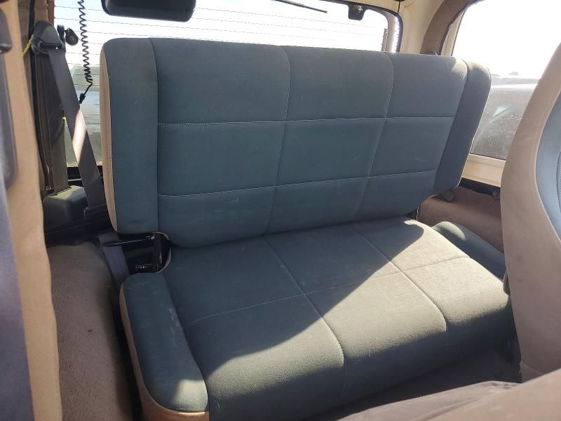 1999 Jeep Wrangler / tj Sahara