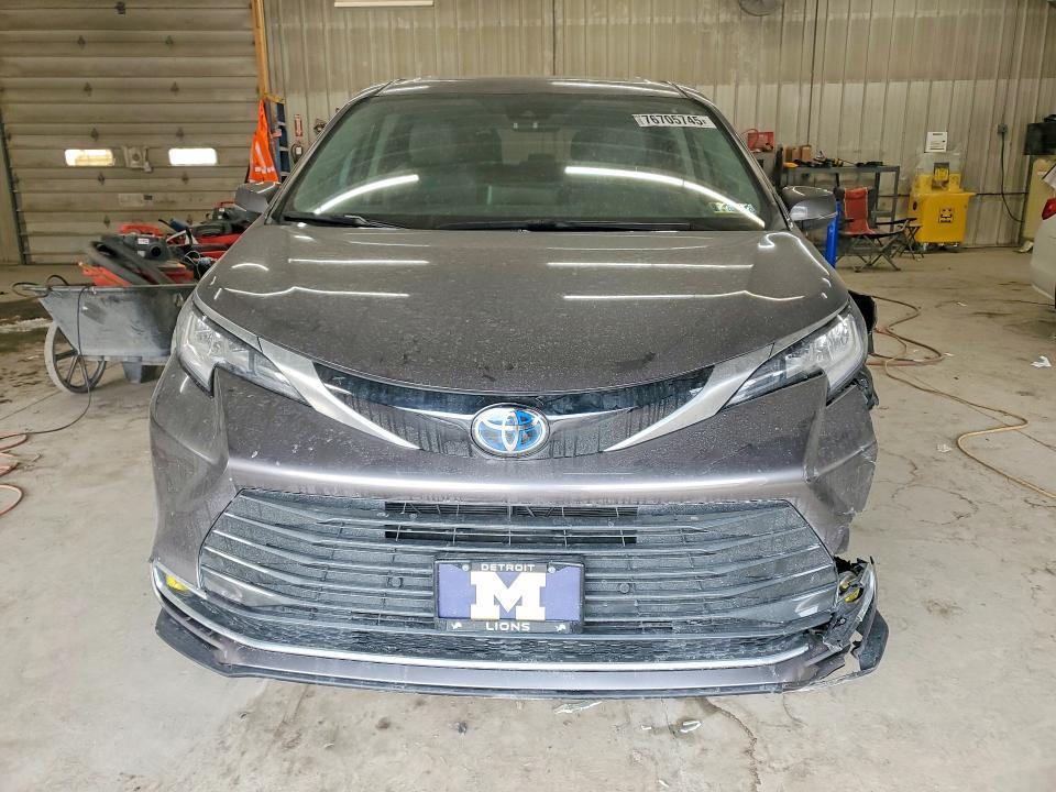 2024 Toyota Sienna Limited
