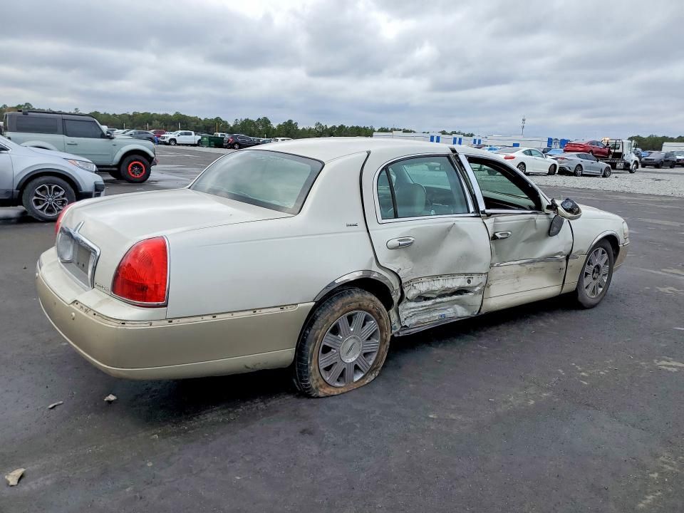 2005 Lincoln Town car Signature Limited