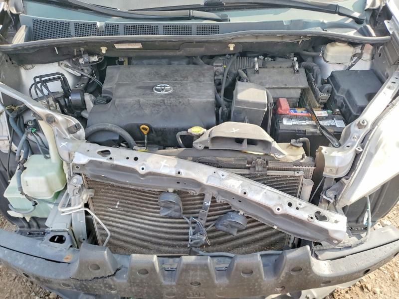 2011 Toyota Sienna le