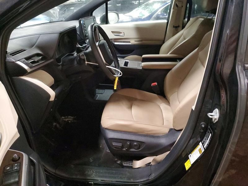 2023 Toyota Sienna xle