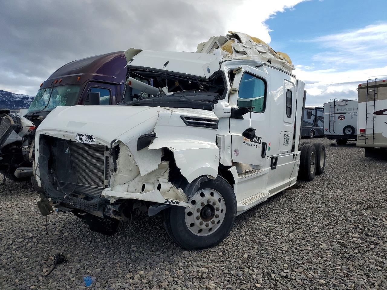 2022 Freigliner 2022 Freightliner Cascadia 126 Semi Truck