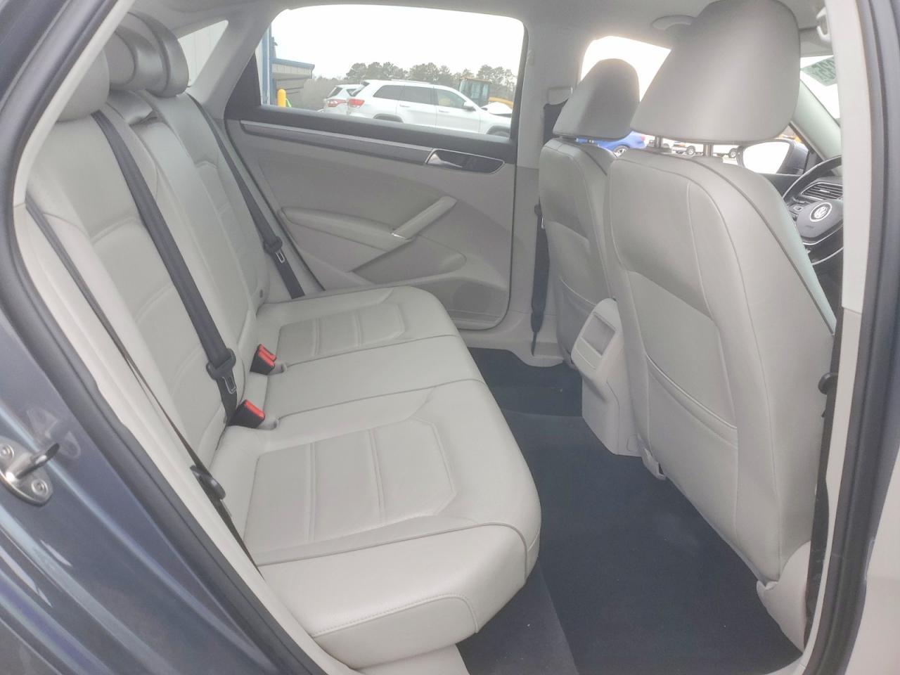 2017 Volkswagen Passat R-line
