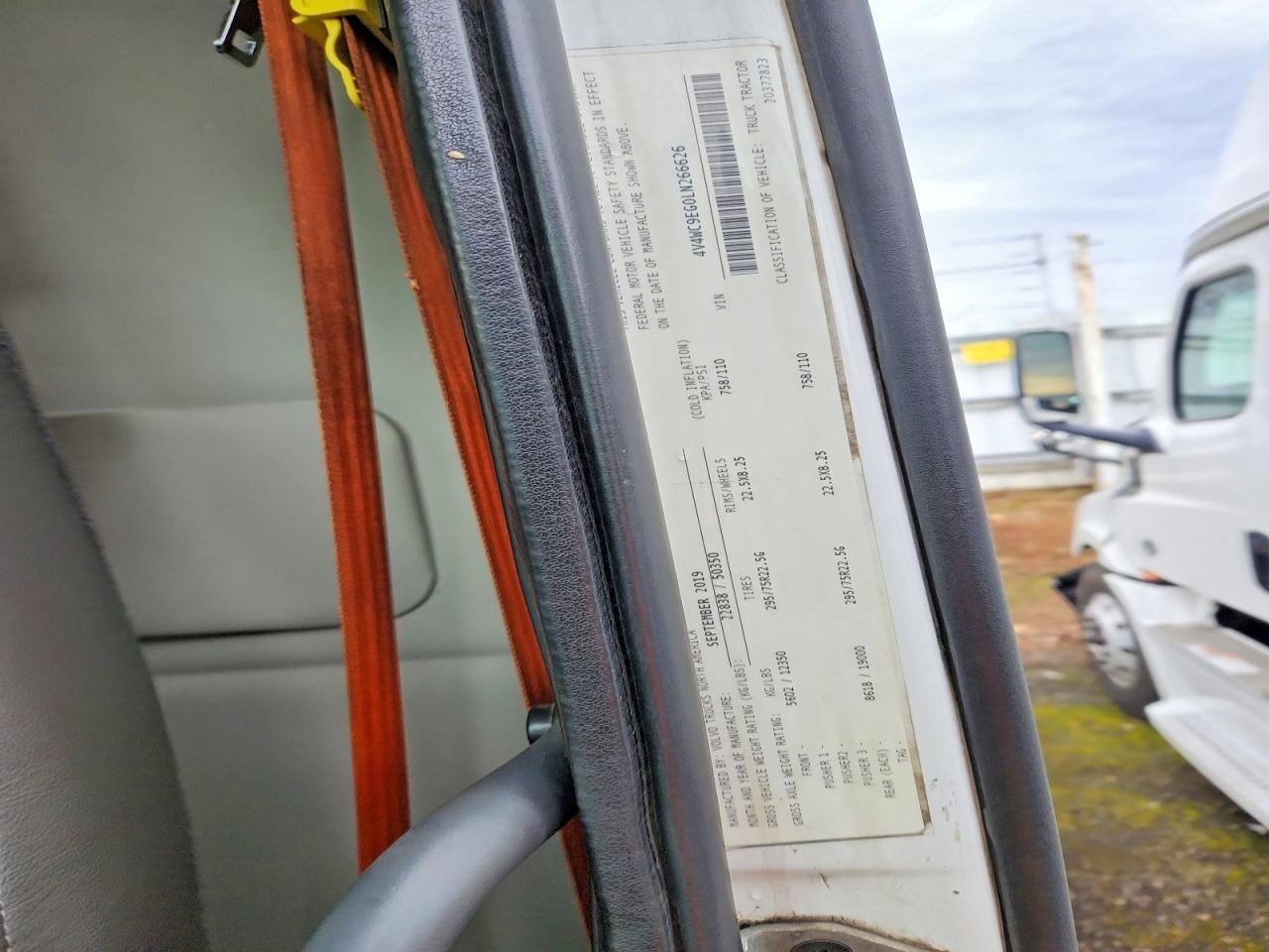 2020 Volvo VNR Semi Truck