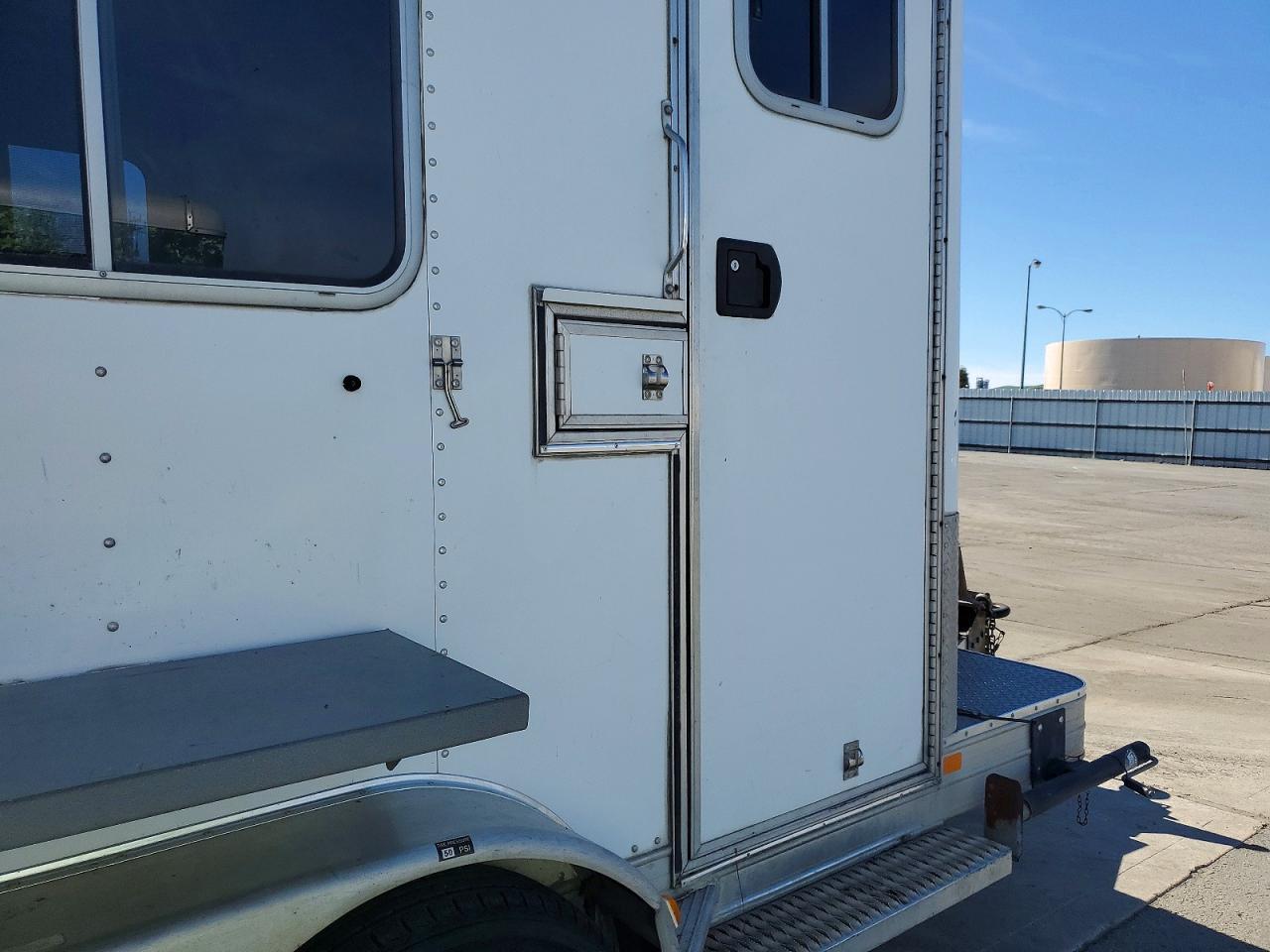 2000 Featherlite Fiber Optic Splicing Trailer