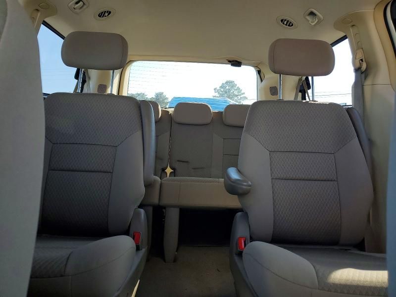 2010 Chrysler Town & Country lx