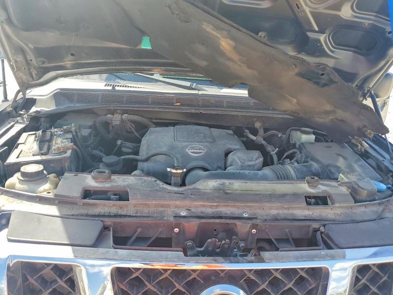 2013 Nissan Titan SV