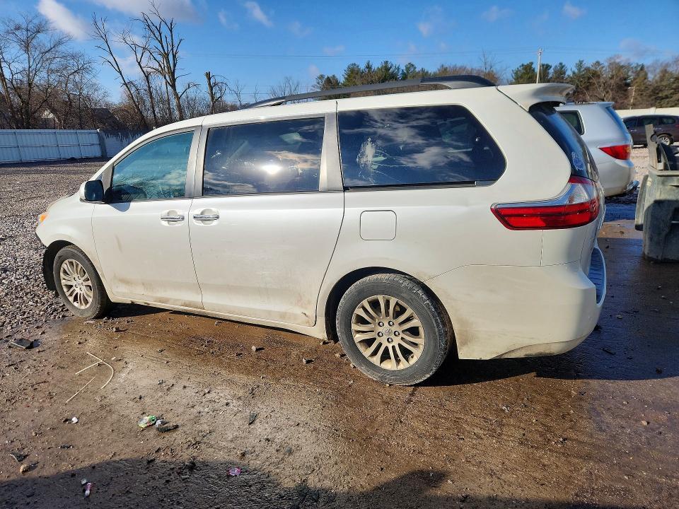 2016 Toyota Sienna xle 8-passenger