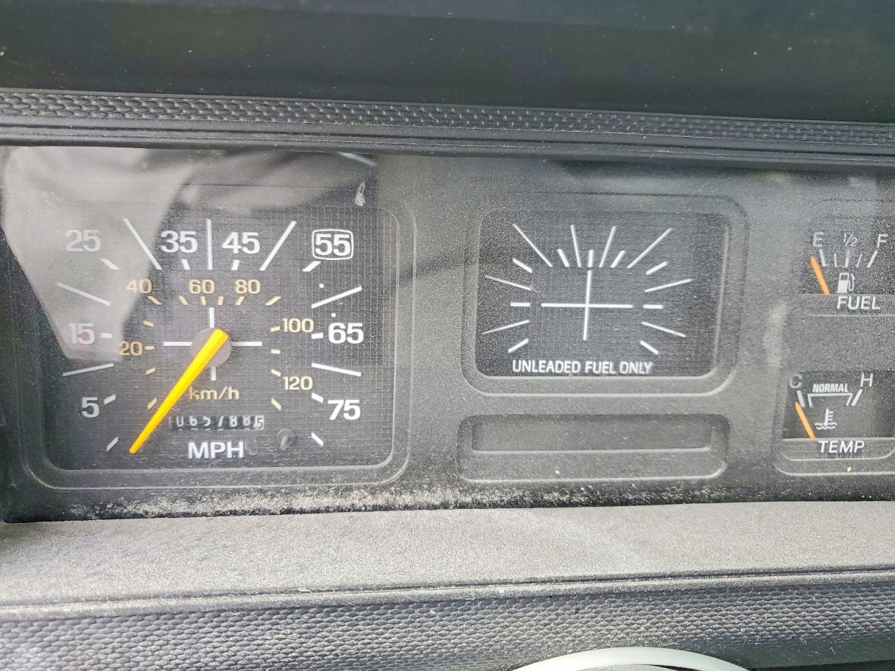 1995 Ford F700 Flatbed Truck