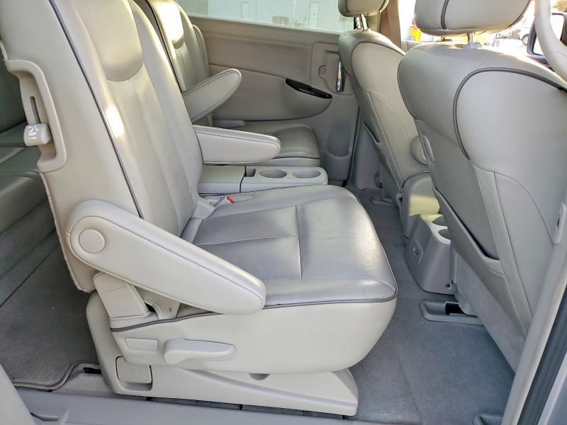 2013 Nissan Quest s
