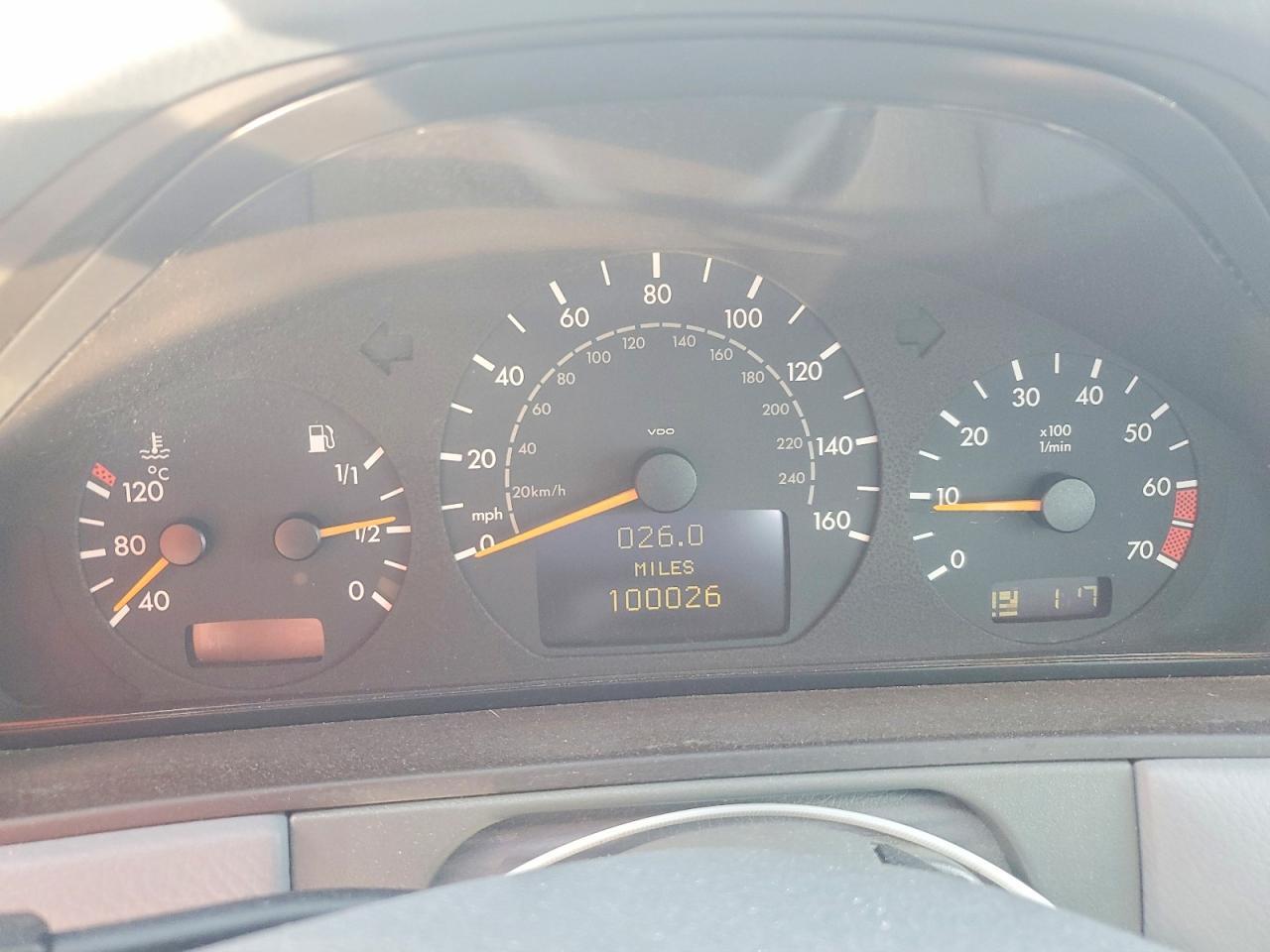 2000 Mercedes-Benz E 320