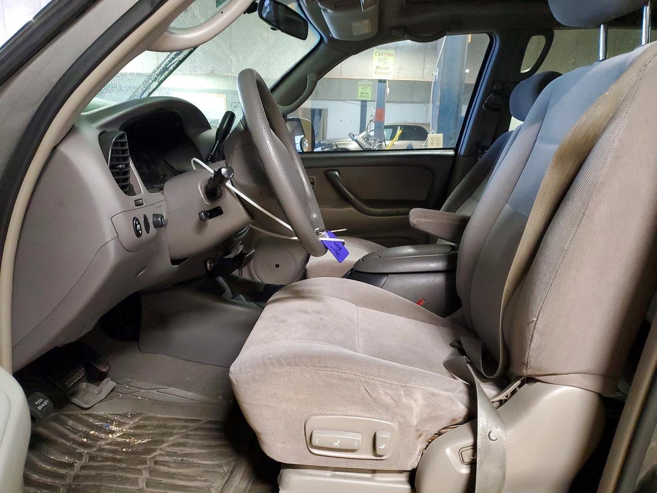 2004 Toyota Sequoia SR5