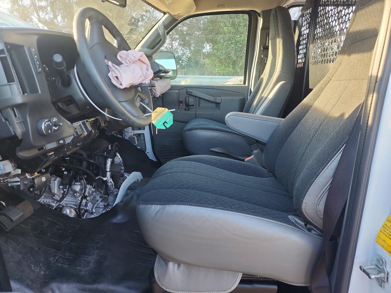 2025 Chevrolet Express G2500