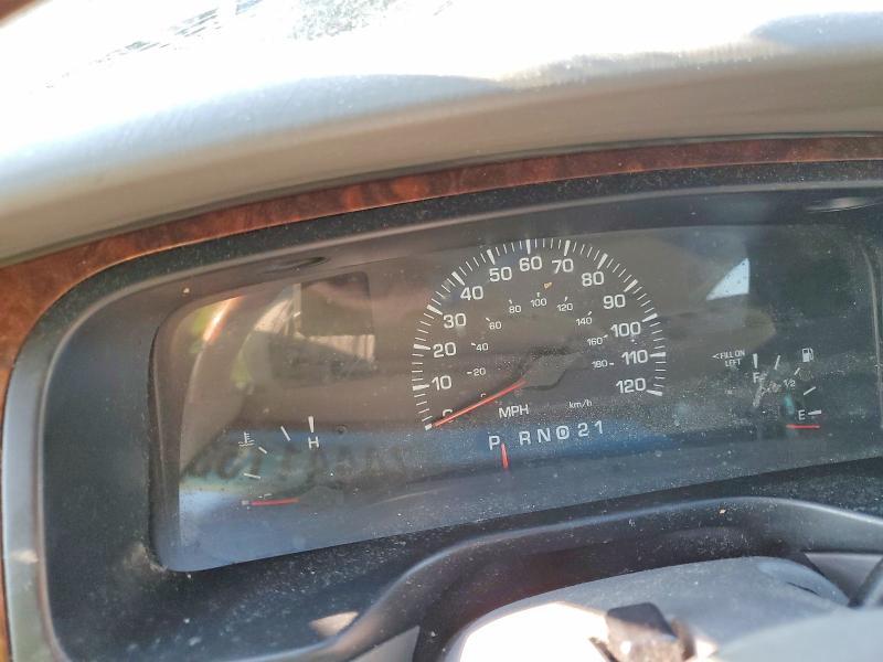 2002 Lincoln Town car Signature
