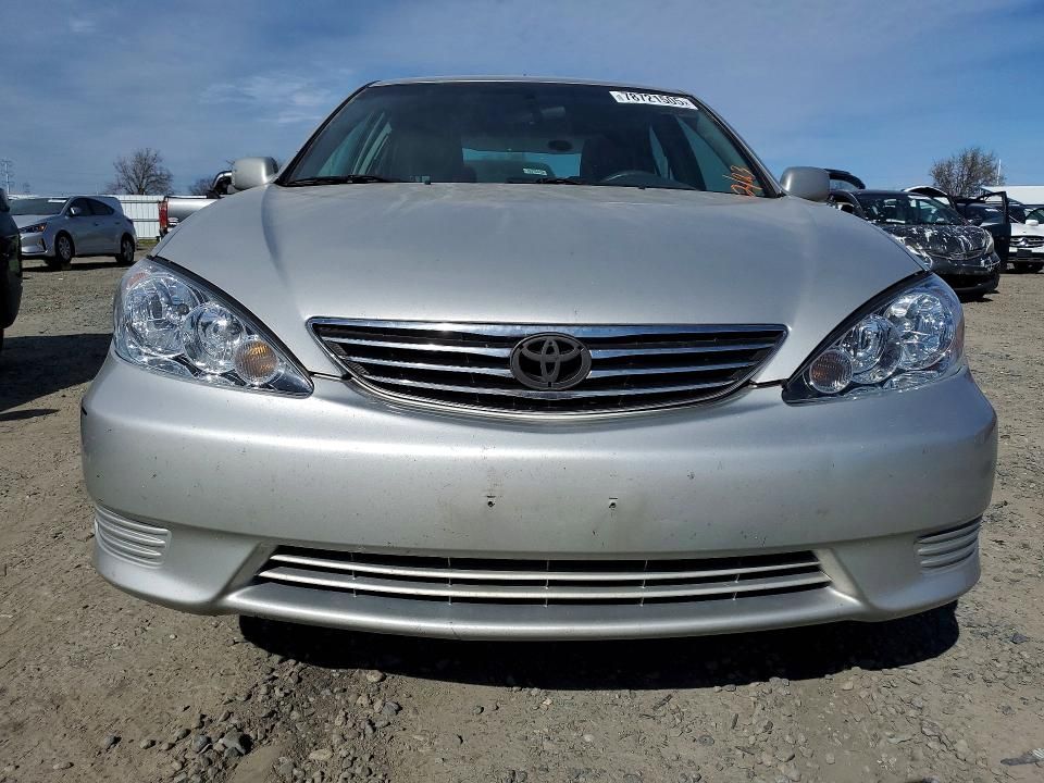 2005 Toyota Camry le