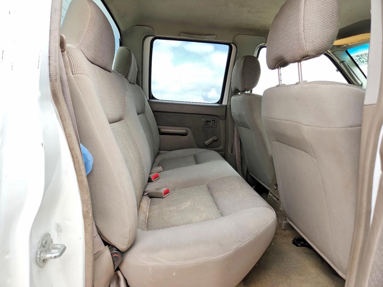 2002 Nissan Frontier XE-V6