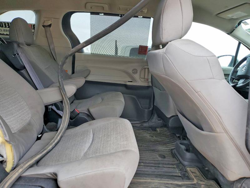 2023 Toyota Sienna le