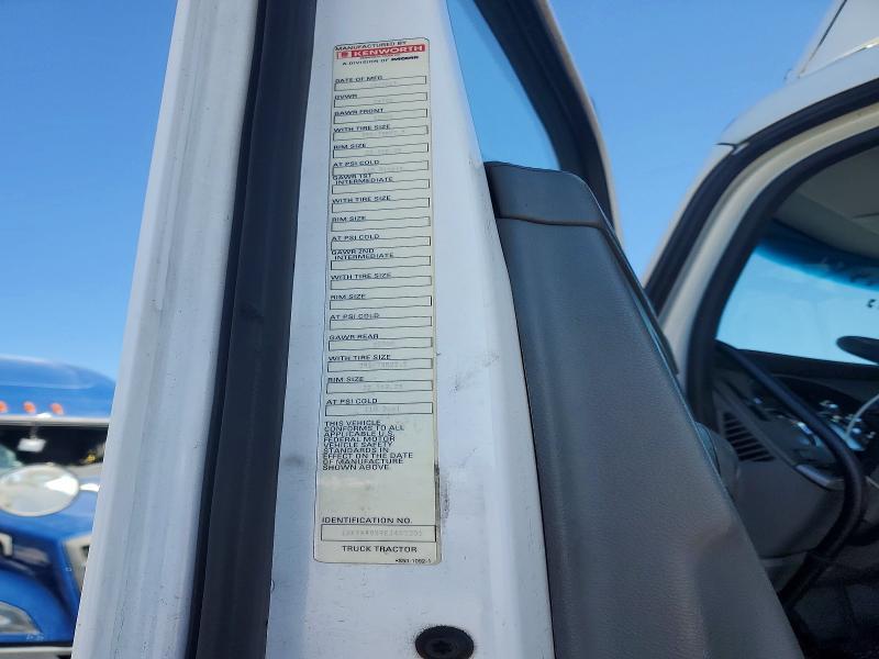 2014 Kenworth T680 Semi Truck