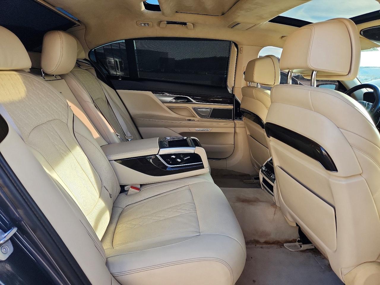 2016 BMW 750 i