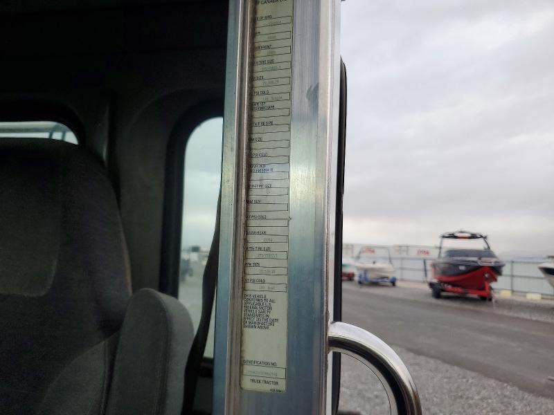 2015 Kenworth T300 Semi Truck