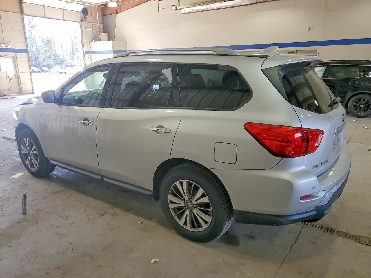 2020 Nissan Pathfinder sv