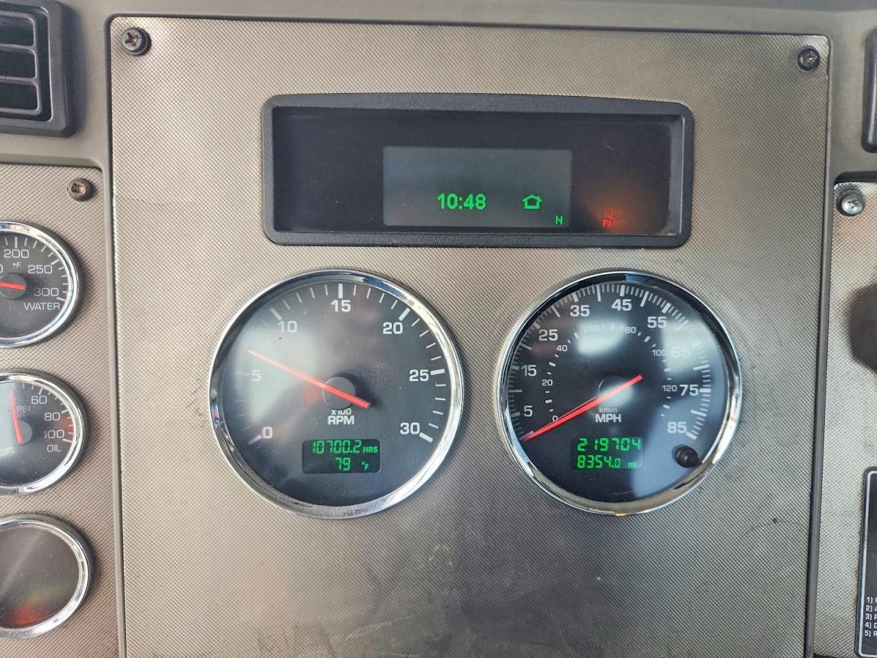 2015 Kenworth T300 Semi Truck