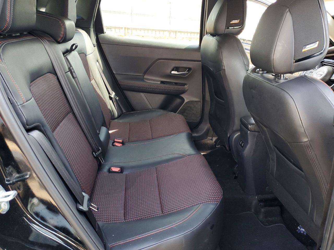 2025 Nissan Kicks sr