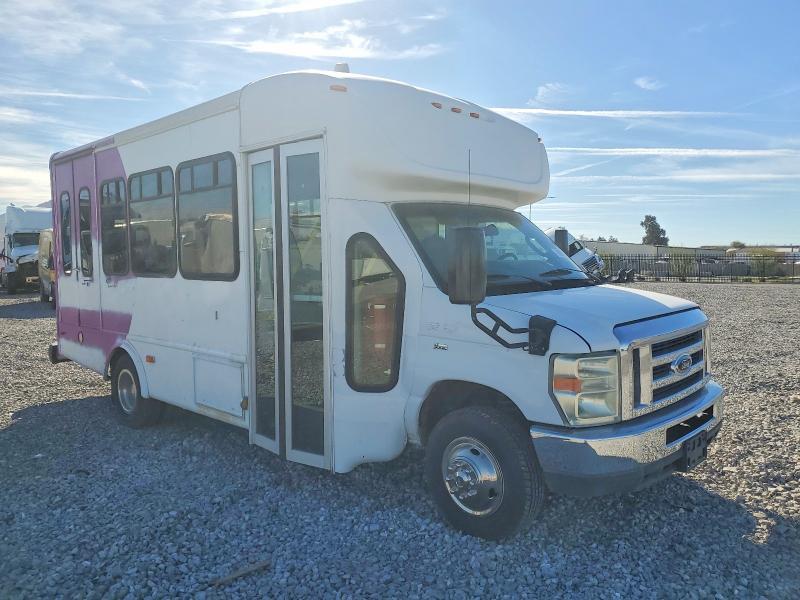 2012 Ford Econoline E450 Super Duty Cutaway van