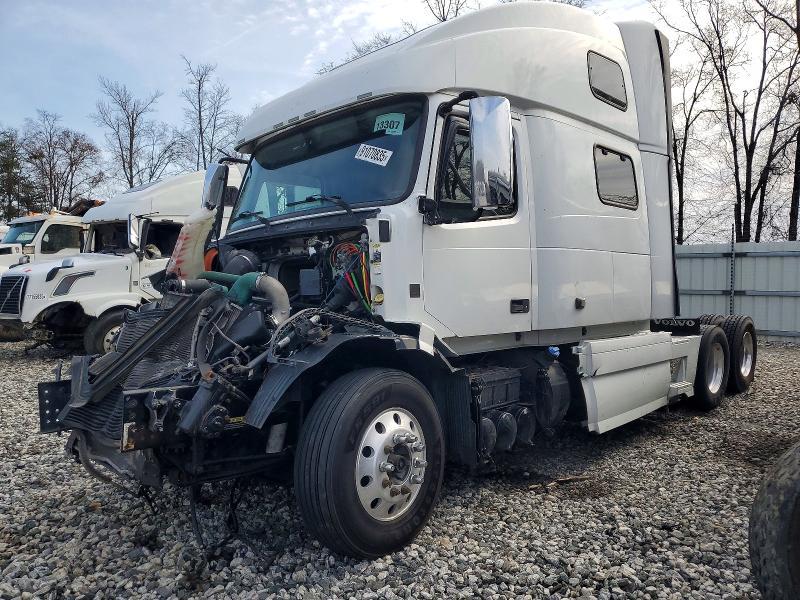 2014 Volvo VNL Semi Truck