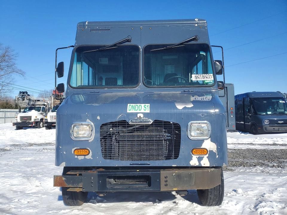 2020 Freightliner MT 45G Chassis Delivery Truck