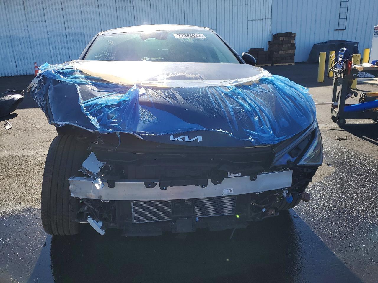2025 KIA EV6 Light