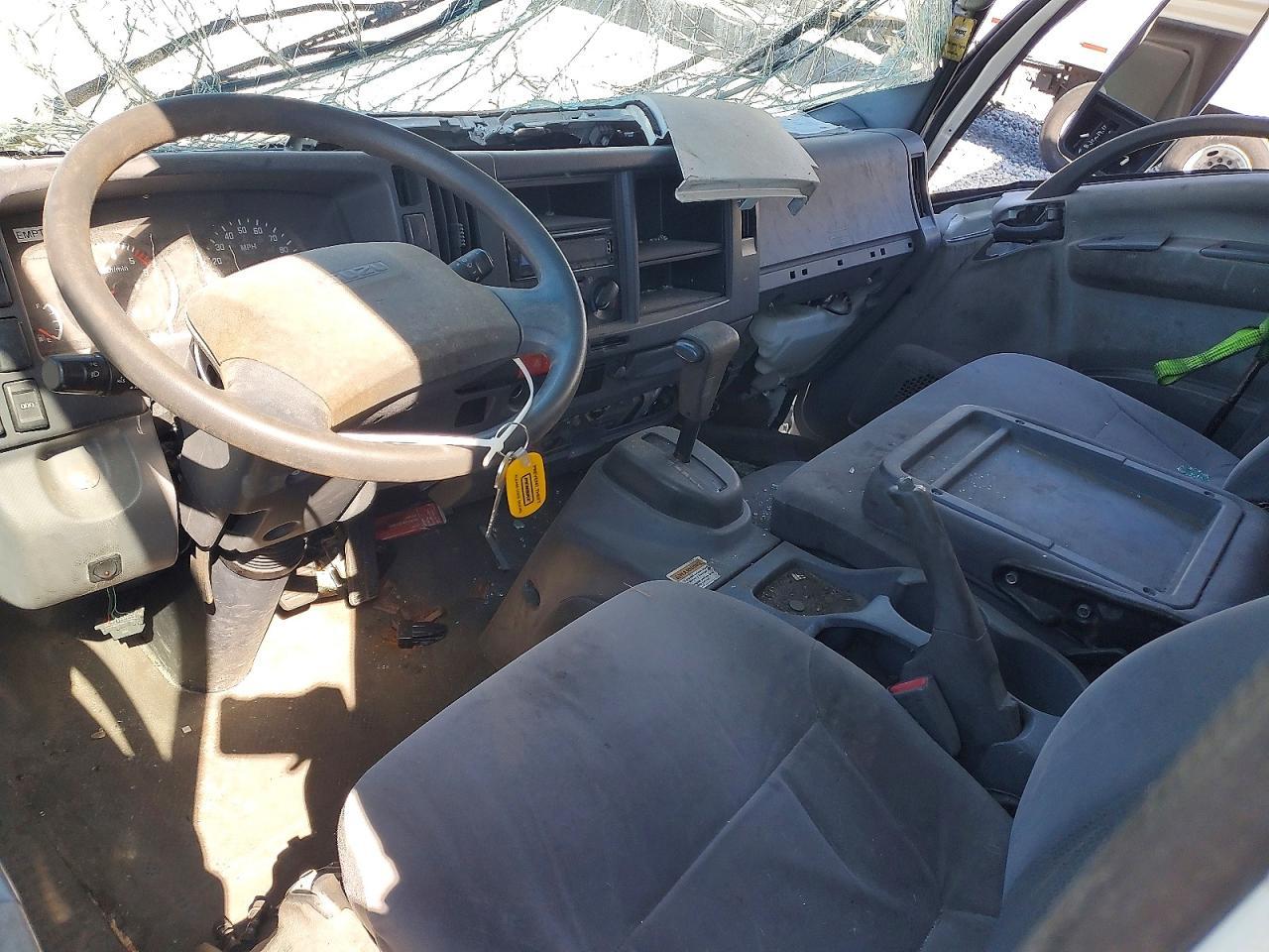2017 Isuzu NPR HD BOX Truck